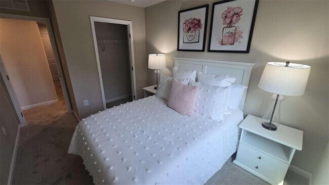 Building Photo - 12 Downing Dr