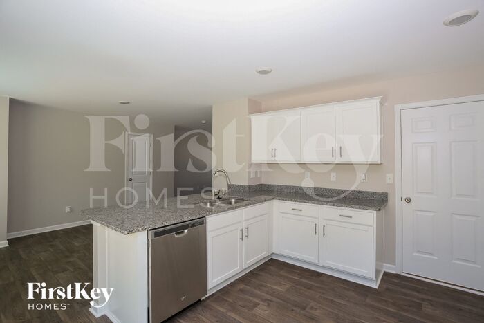 Building Photo - 413 Bennington Dr