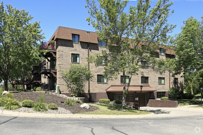 Building Photo - Laurel West End