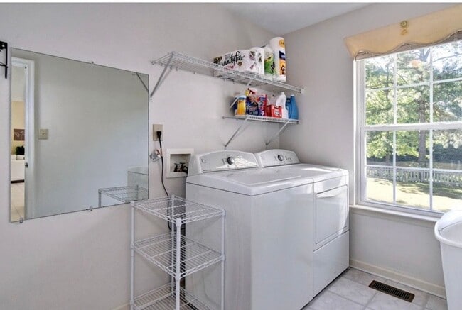 Building Photo - 110 Bugle Ct