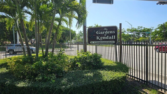 Building Photo - 10425 SW 112th Ave