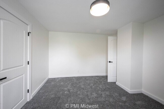Building Photo - 428 N Bradley Ave