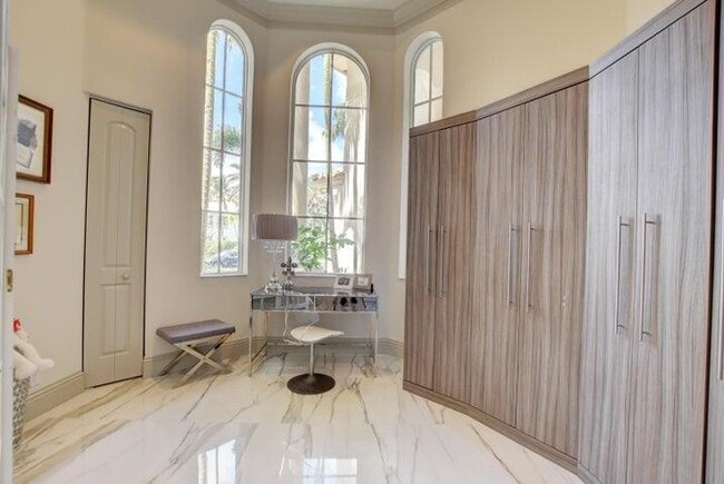 Building Photo - 6735 Royal Orchid Cir