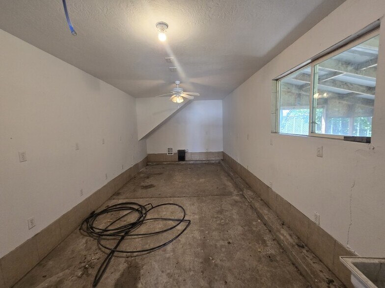 Building Photo - 12106 2570 W