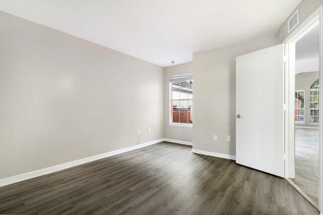 Building Photo - 1055 Crystal Way