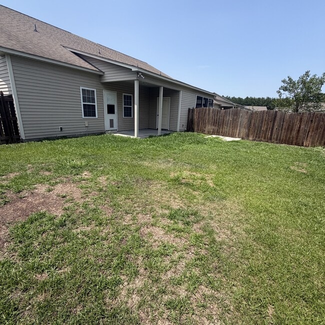 Building Photo - 3504 Ellsworth Dr