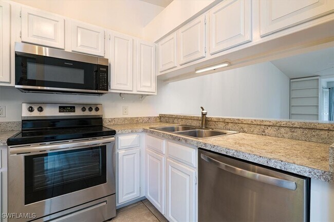 Building Photo - 2009 Pine Isle Ln