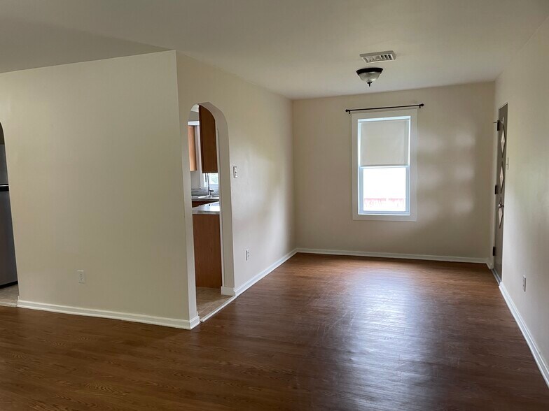 Building Photo - 2172 Sunbury Rd