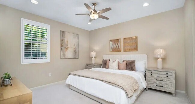 Building Photo - 66 Full Moon