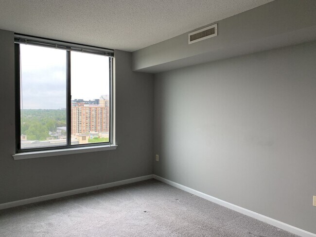 Building Photo - Luxury 2BD/2BA in The Gallery - Across from PIKE & ROSE + White Flint Metro