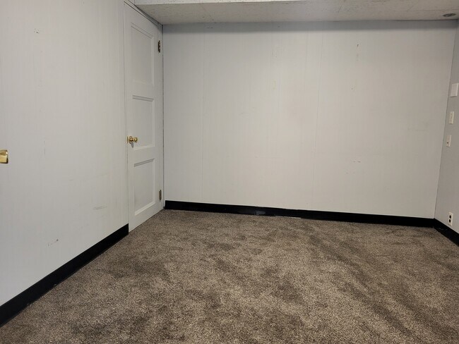 Building Photo - 8215 Oakland Ave S