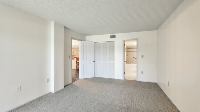 Building Photo - 6116 43rd St W