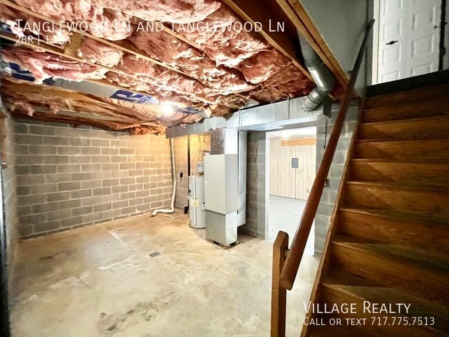 Building Photo - 442 Tanglewood Ln