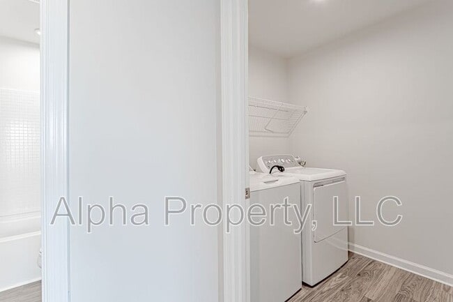 Building Photo - 520 Huntingdale Pl