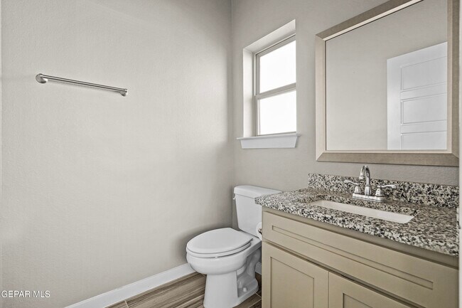 Building Photo - 13900 Villa Vista Ave