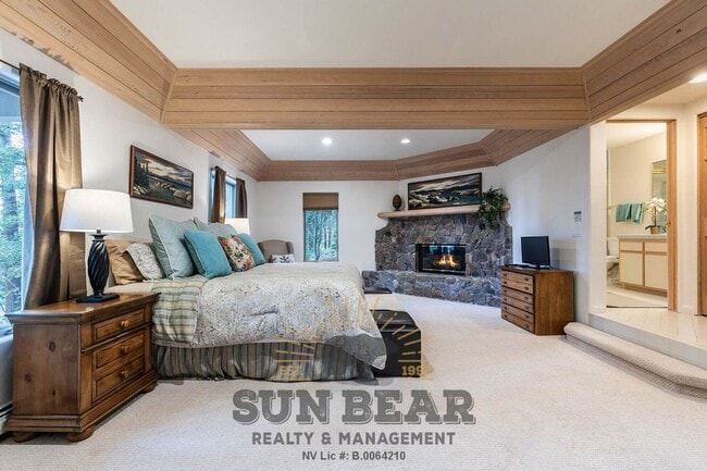 Building Photo - Beautiful Home w Peek Lakeview!