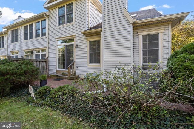 Building Photo - 210 Bullock Dr