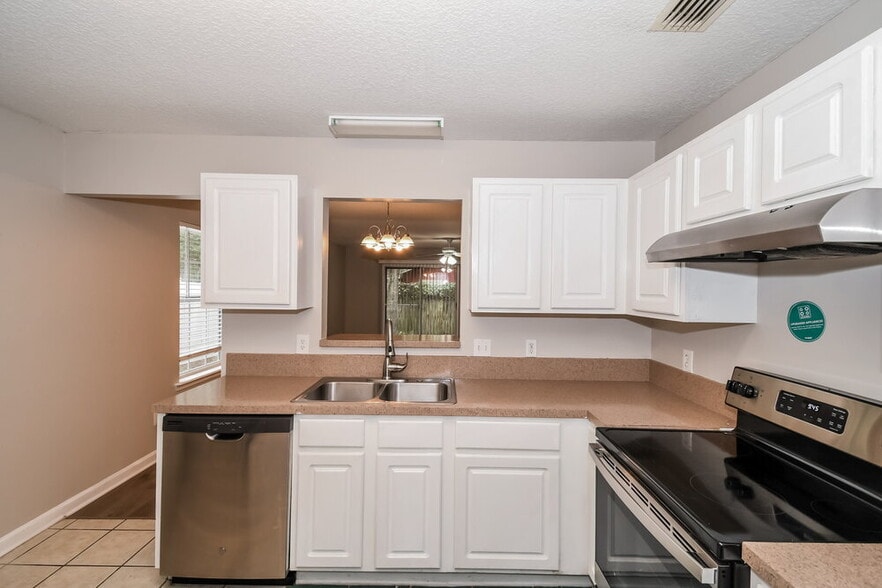 Building Photo - 416 S 13th Terrace