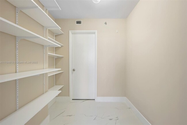 Building Photo - 770 Claughton Island Dr