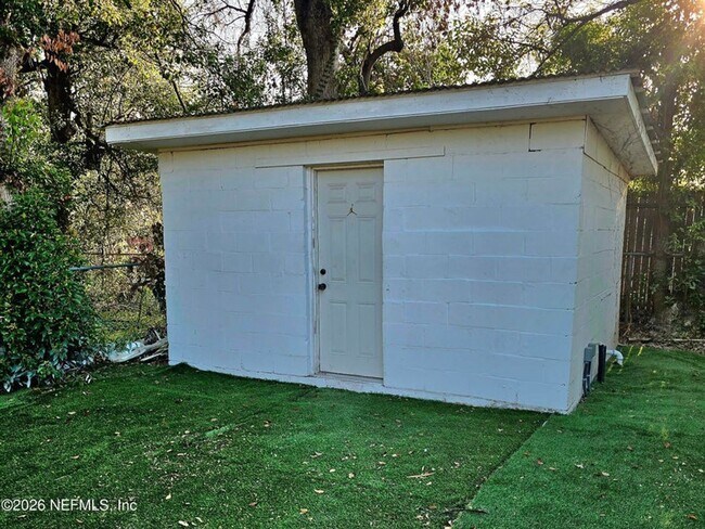 Building Photo - 2517 Orion St