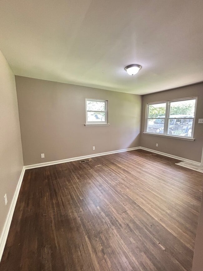 Building Photo - 7406 Twin Oaks Rd