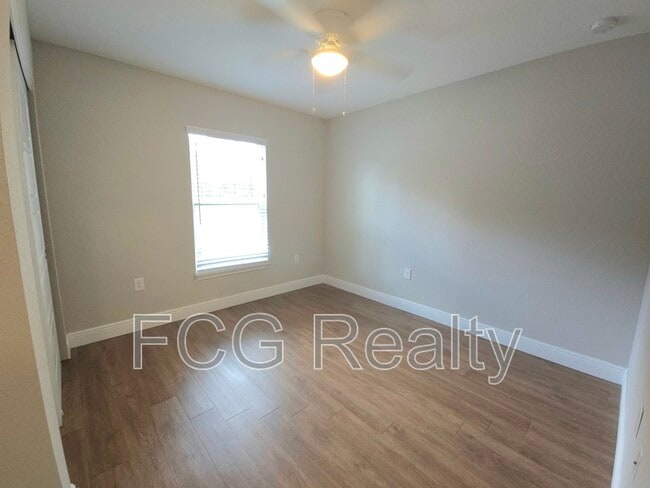 Building Photo - 9999 N Sandree Dr