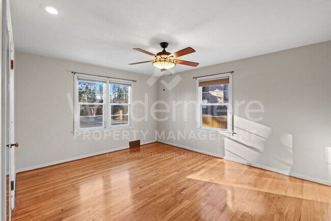 Building Photo - South Hill Charm