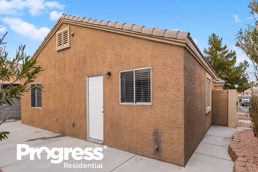 Building Photo - 5225 Panguitch Dr