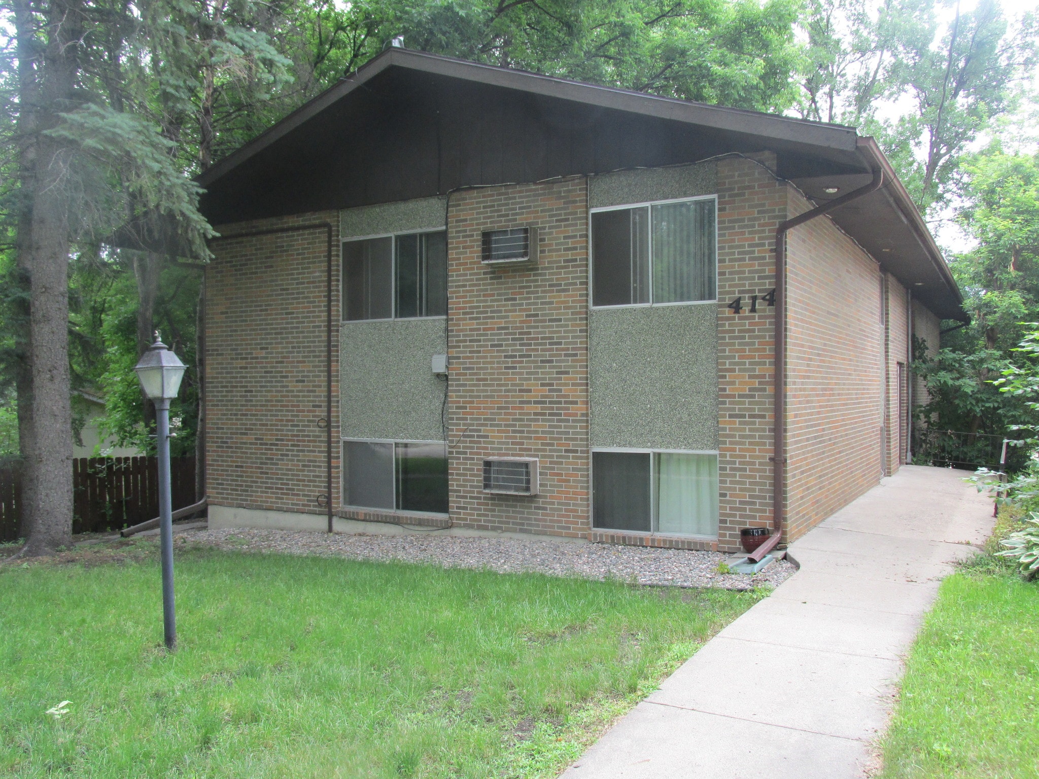 Building Photo - 414 10th Ave S