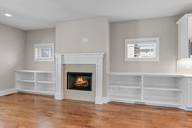 Building Photo - Stunning Home in Melrose 12 South Area...D...