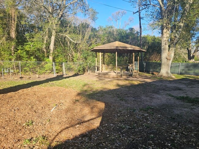 Building Photo - 1806 Cedar Dr