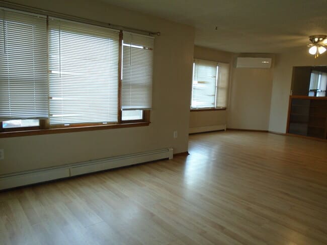 Building Photo - 221 Walnut St