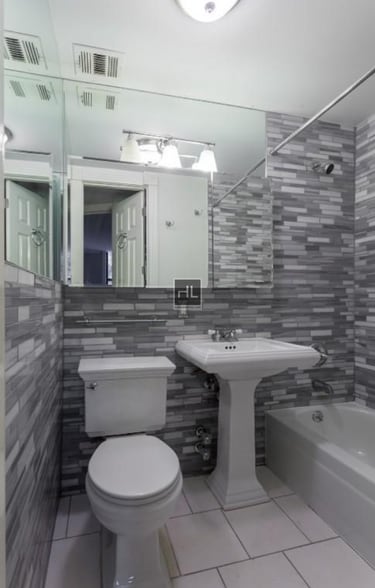 Building Photo - W 14TH ST.