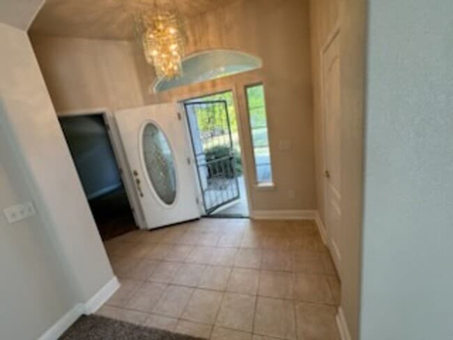 Building Photo - MOVE IN SPECIAL OF $500 OFF FIRST MONTHS RENT!