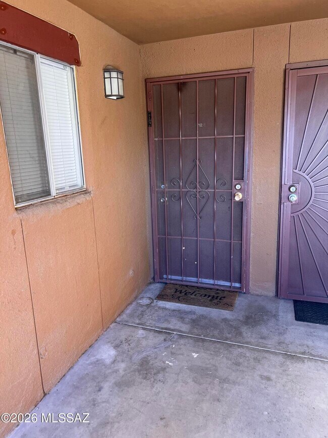 Building Photo - 1810 E Blacklidge Dr