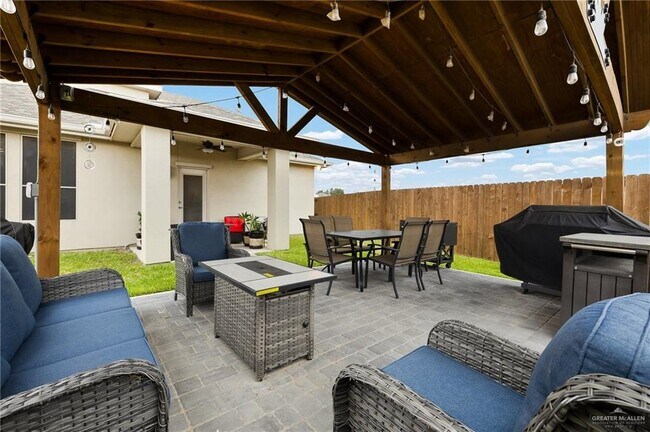 Building Photo - 3226 El Paso Dr