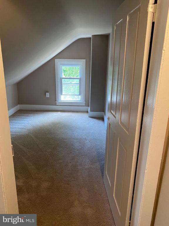 Building Photo - 14 Walnut St