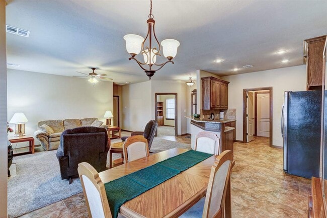Building Photo - 1413 Scenic Ridge