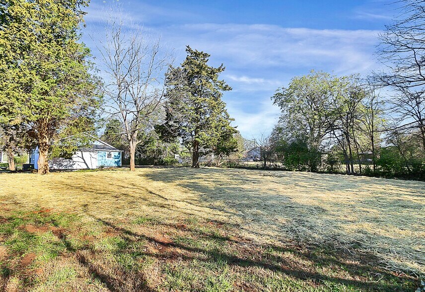 Building Photo - 209 Fairdale St