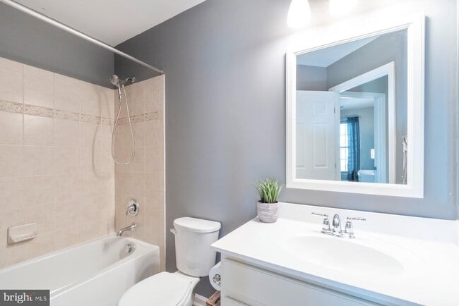 Building Photo - 7254 Mockingbird Cir