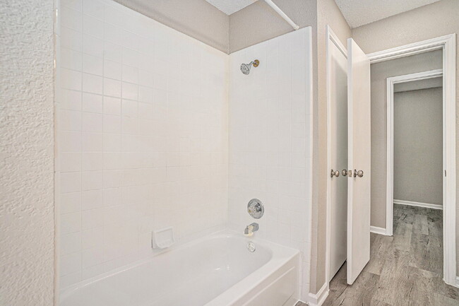 Building Photo - Section 8 Welcomed!! Spacious 5-Bed, 2.5-B...