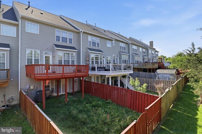 Building Photo - 915 Buttonwood Terrace NE