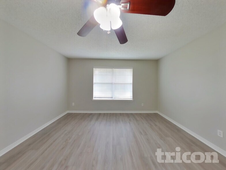 Building Photo - 1267 Summit Oaks Dr E