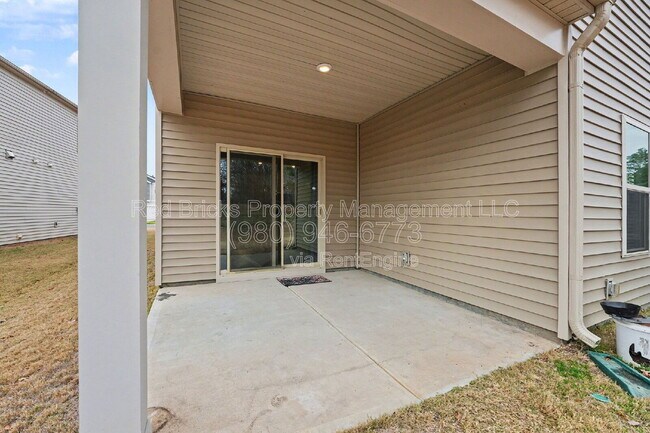 Building Photo - 11948 Red Leaf Dr