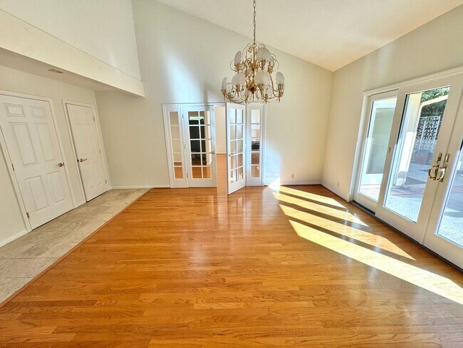 Building Photo - Quiet cul-de-sac Ondulando home