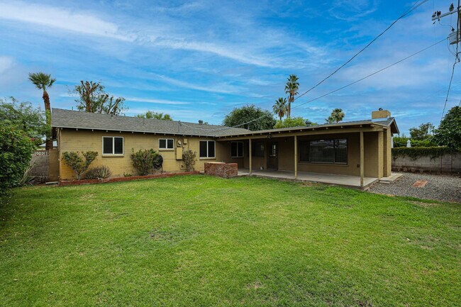 Building Photo - 1005 E Cavalier Dr