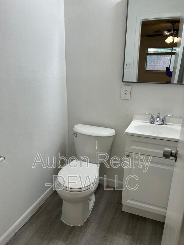 Building Photo - 1510 Blackwell Dr
