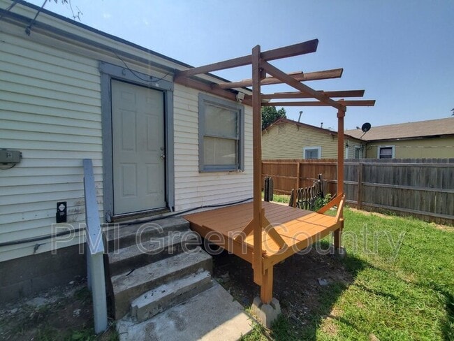 Building Photo - 2125 E Seminole St