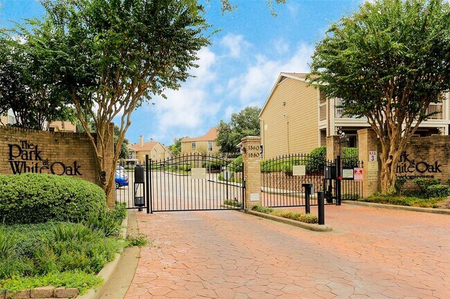 Building Photo - 1860 White Oak Dr