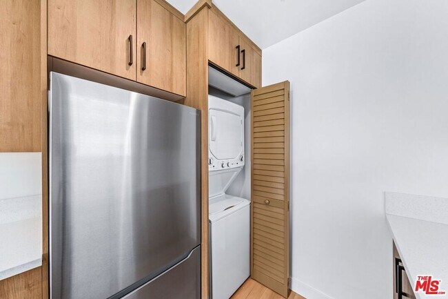 Building Photo - 1258 Mariposa St